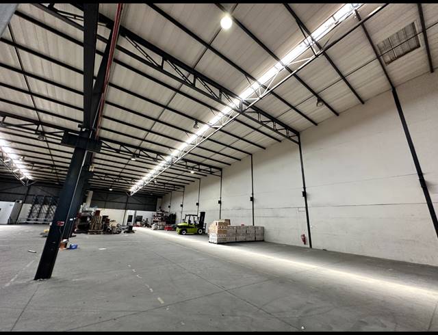 2,020M² WAREHOUSE TO LET IN TUNNEY